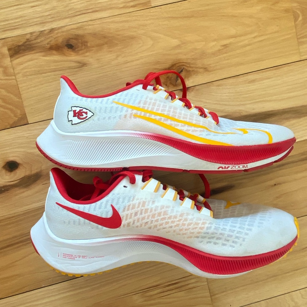 Kansas City Chief Nikes Shoes Sz 9